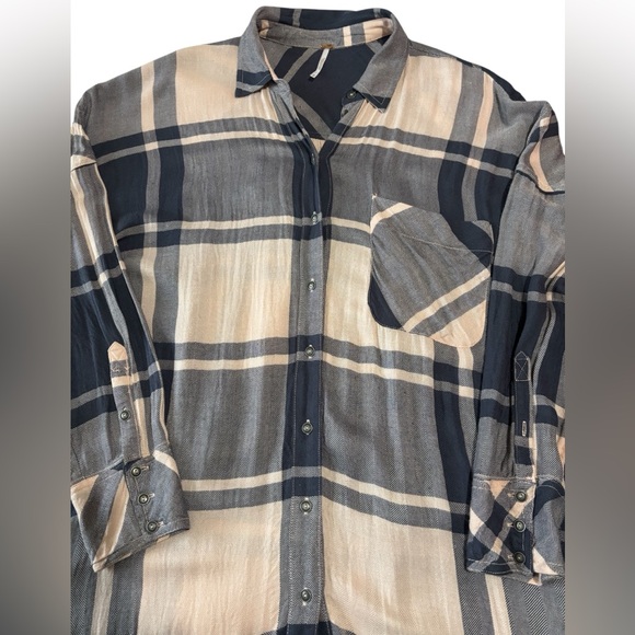 Free People Women’s M Oversized Plaid Button Up Shirt Longline Tunic Blue Beige - Picture 6 of 11